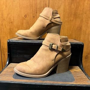 Qupid, size 9, buff ankle boots.